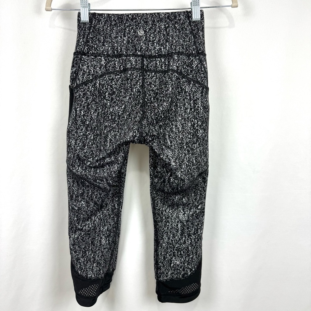 Lululemon Size 4 Fit Physique Crop 19" Leggings Luon Suited Jacquard Black White - Picture 5 of 15